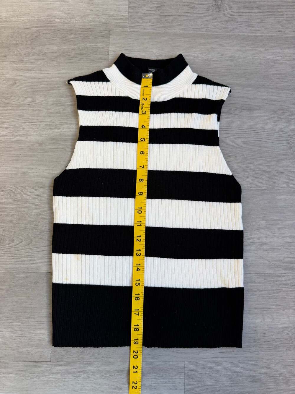 Rue21 Black White Striped Ribbed Mock Neck Sleeveless Knit Top Large